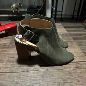 Penny loves kenny heels